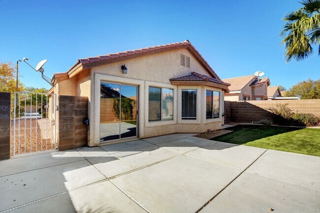 Building Photo - Incredible Single Story Southern Highlands...