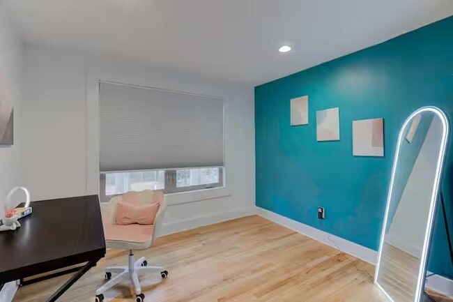 Building Photo - 2030 Young Ave