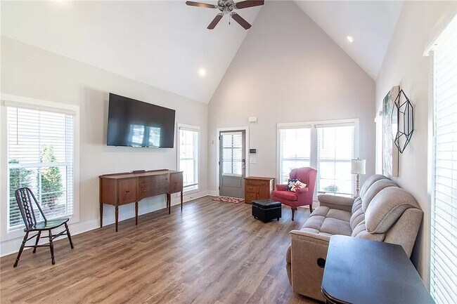 Building Photo - 1156 Burrow Cir