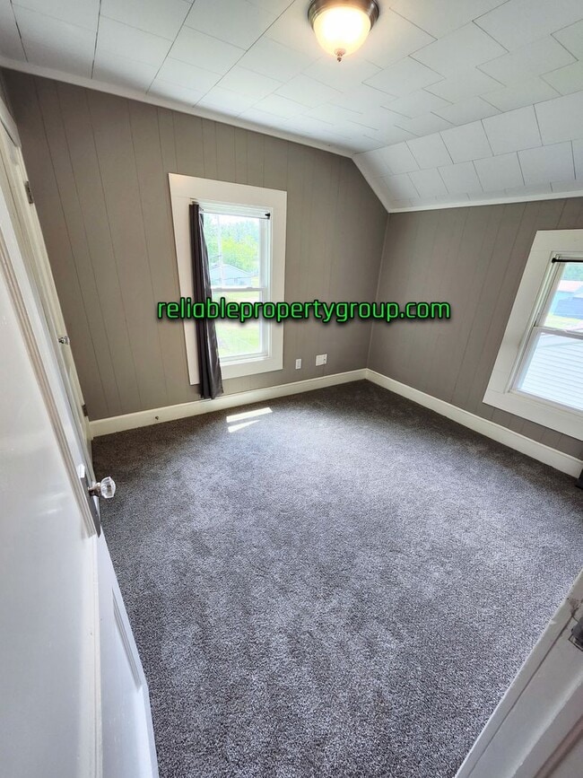 Building Photo - New Listing in Fort Wayne