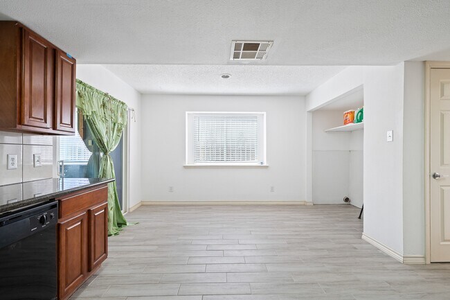 Building Photo - 1823 Mandrill Ln