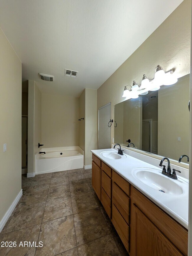 Building Photo - 1184 S Jesse Pl