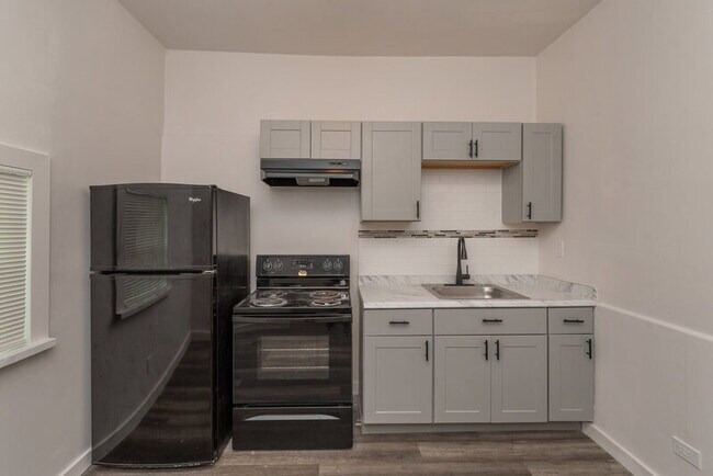 Building Photo - 1408 Maple St