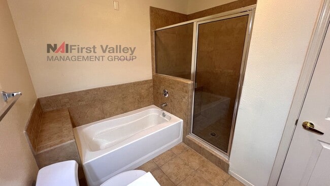 Building Photo - 2 Bedrooms, 2 Baths