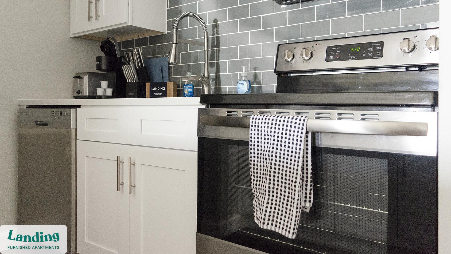 Building Photo - 7601 Carlton Arms Dr