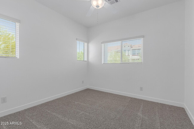Building Photo - 1318 S 105th Pl