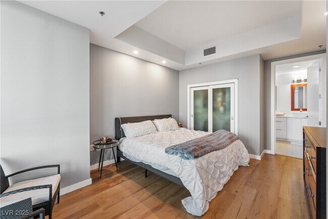 Building Photo - 4525 Dean Martin Dr