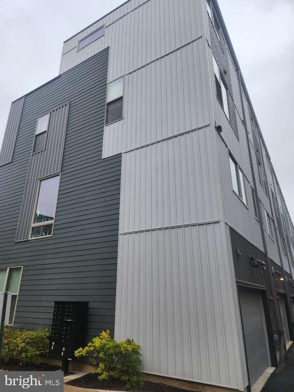 Building Photo - 3129 Beachview Ln