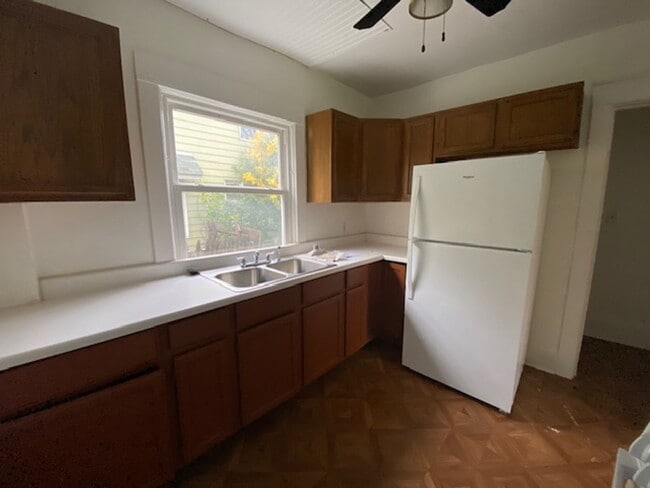 Building Photo - Large Single-Family Home in East Akron