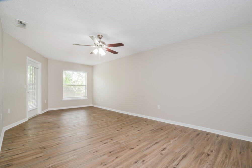 Building Photo - 903 Bonneville Ln