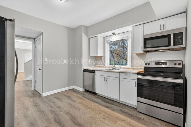 Building Photo - 5 Van Crest Ln