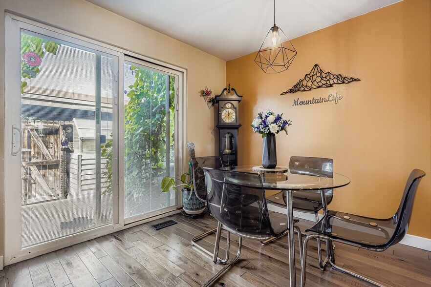 Dining - 382 Gladiola St