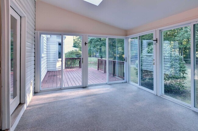 Building Photo - Beautiful Home on Quiet Cul-de-sac