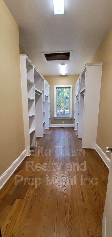 Building Photo - 550 Cottonfield Cir