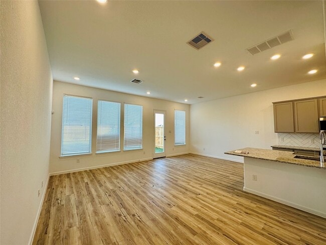 Building Photo - 4143 Champlain Wy