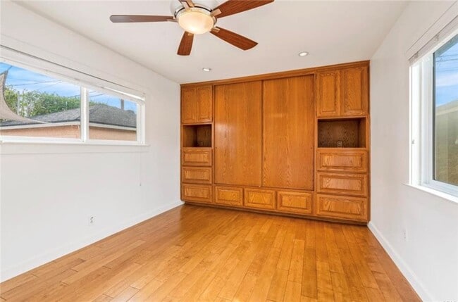 Building Photo - 4759 Hackett Ave