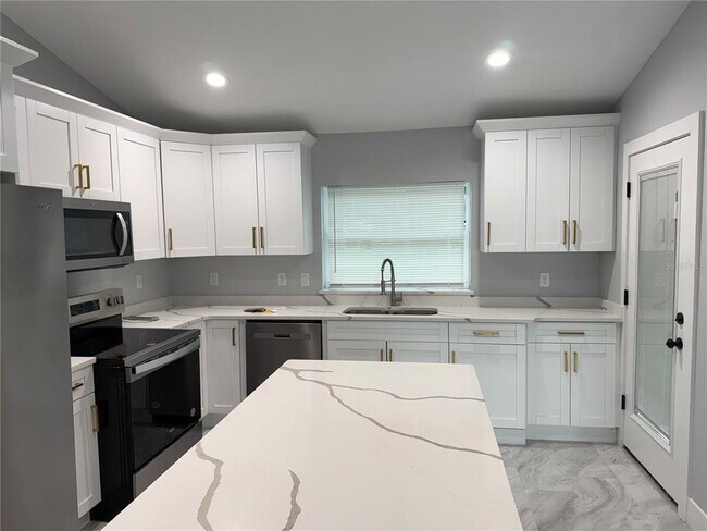 Building Photo - 15185 SE 61st Ct