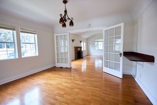 Building Photo - Edenhurst Ave. 3730 -RENTALS