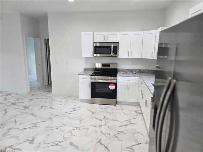 Building Photo - Brand New 3/2-MOVE IN READY-SEE IT TODAY!!