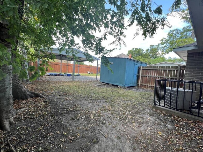 Building Photo - 915 Pinckney St