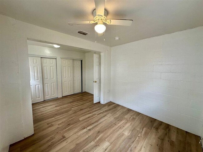 Building Photo - 647 NE Waldo Rd