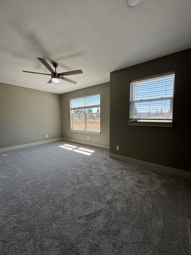 Building Photo - 388 Seven Oaks Ln