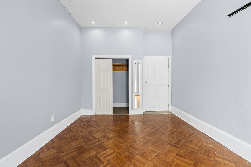 Building Photo - 3024 Auchentoroly Ter