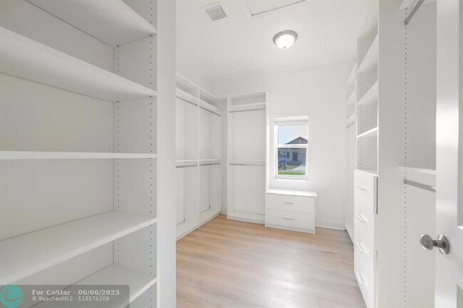 Building Photo - 3838 SW Hainlin St