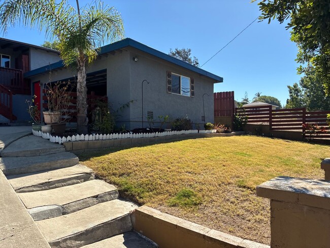 Building Photo - Unique 3 Bedroom 2 Bath House in Encanto