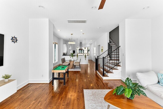 Building Photo - 5227 Nett St