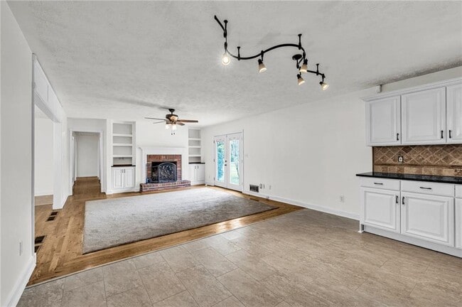 Building Photo - 318 Tyrone Rd