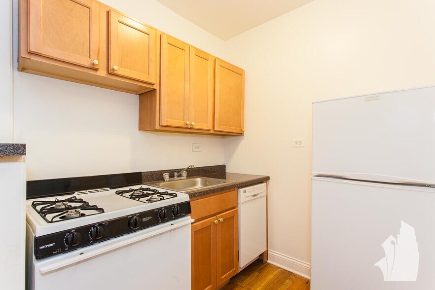 Building Photo - 838 W Wolfram St
