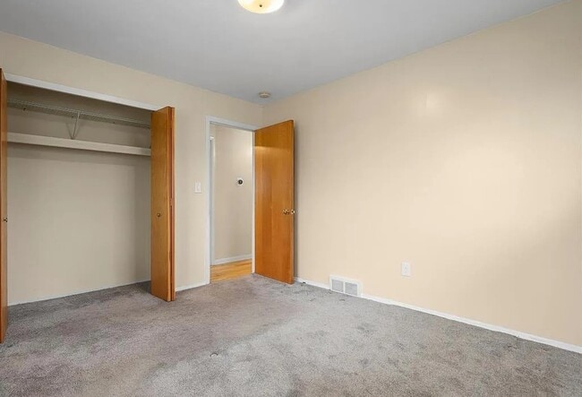 Building Photo - 2754 Northampton Dr