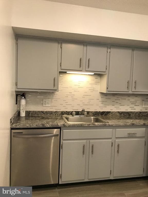 Building Photo - 6113 Hilltop Dr