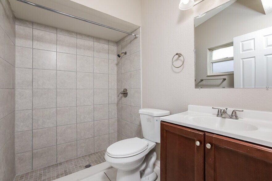 Building Photo - 8129 Cloverglen Cir