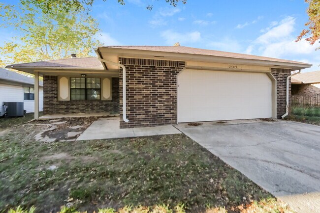 Building Photo - 12509 Ridgegate Rd