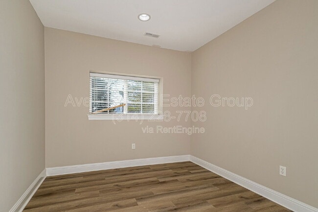 Building Photo - 8914 Hilltop Manor Dr