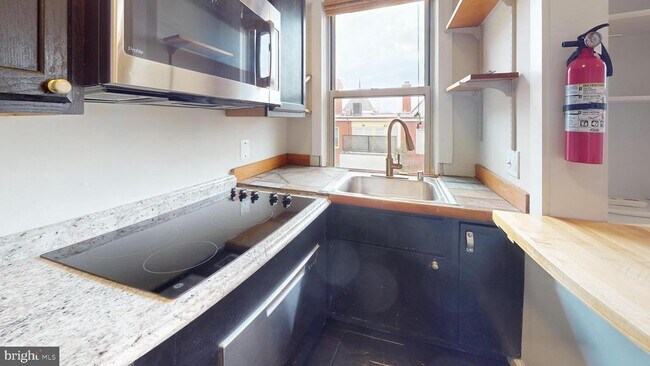 Building Photo - 18 9th St NE