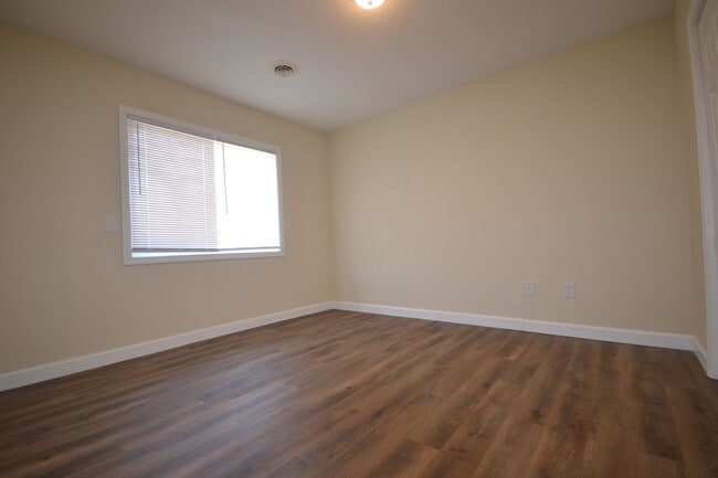 Building Photo - Bearcat Apartment