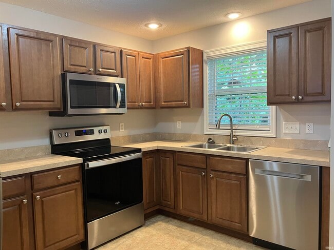 Building Photo - 10655 Tecumseh Dr