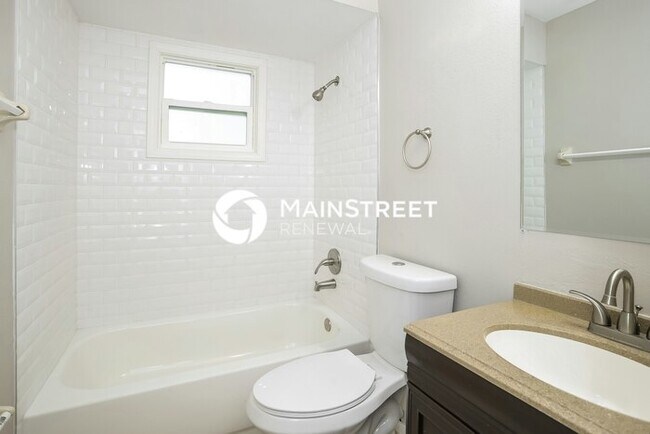 Building Photo - 3 Bedroom Pet-Friendly Home in Kissimmee, ...