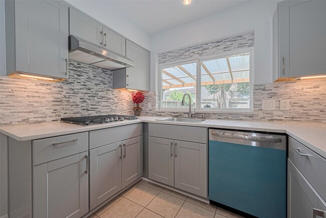 Building Photo - 3131 Double Lake Dr