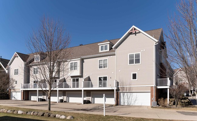 Building Photo - 719 Cricket Ln