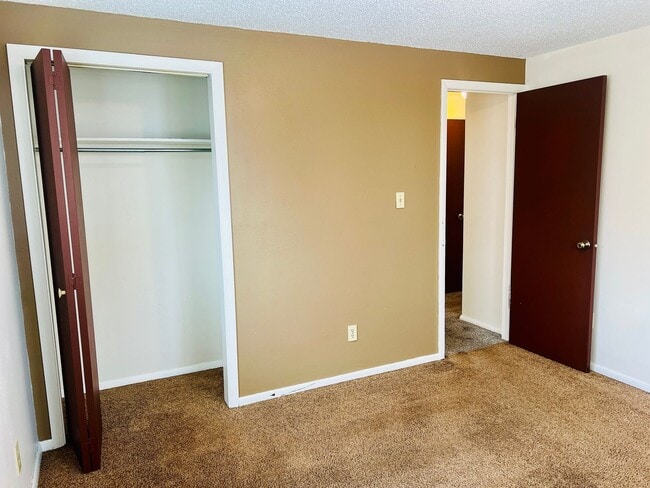 Building Photo - Half of a Duplex Available - 4 Bedroom 2 Bathroom in Lakewood