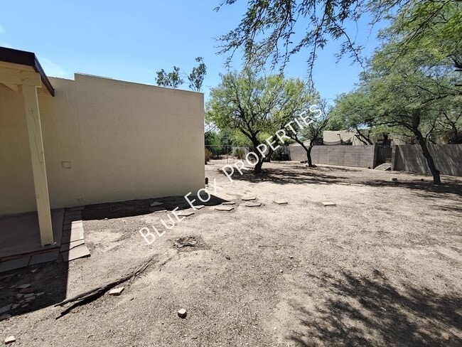 Building Photo - 275 E Norma Ln