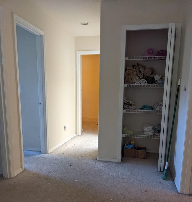 Building Photo - Woodinville Duvall Road. 4 bed. +den. 2.5 ...
