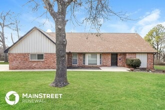 Building Photo - 2101 Westridge Dr