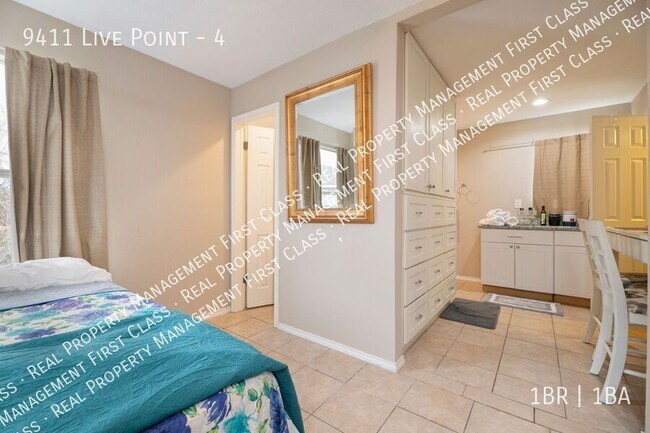 Building Photo - 9411 Live Point