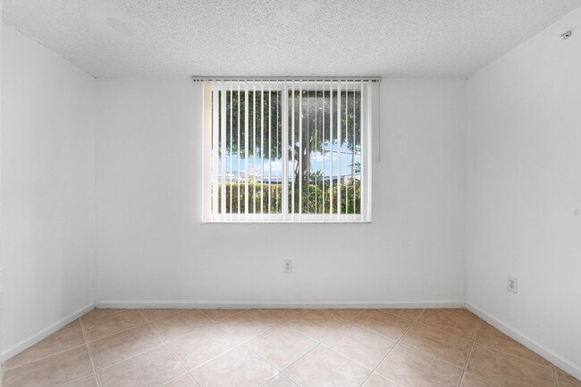 Building Photo - 900 Scotia Dr