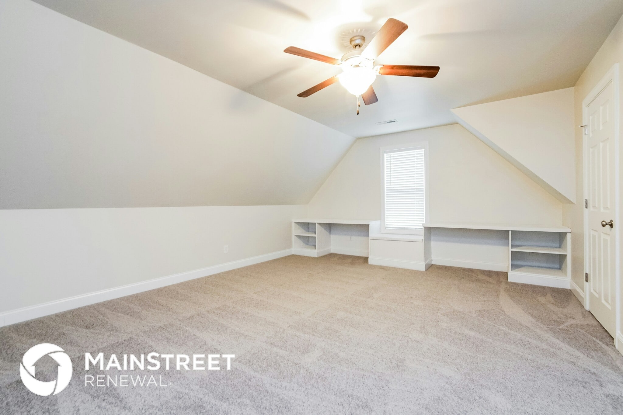 Building Photo - 140 Telesto Cir